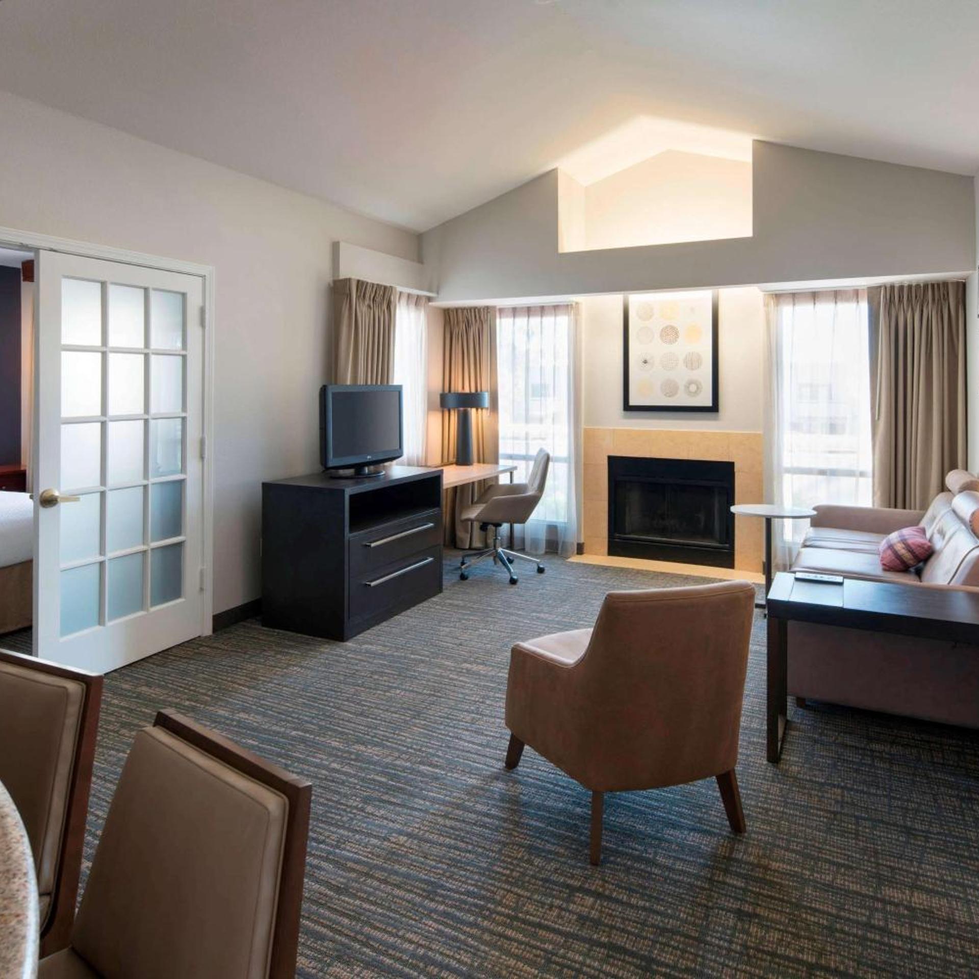 2 BEDROOMS, SUITE, 2 KING BEDS