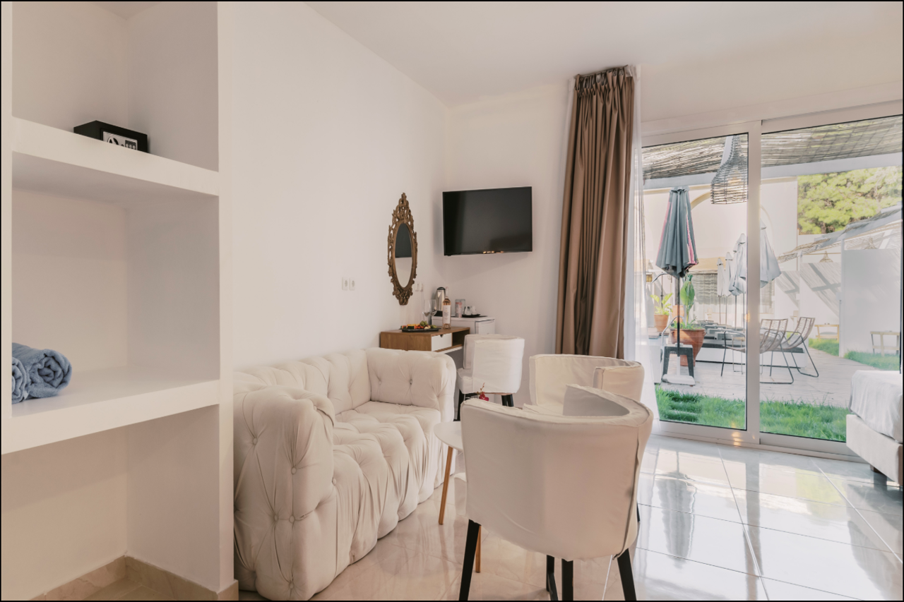 Bamboo Boutique Suites 23/25