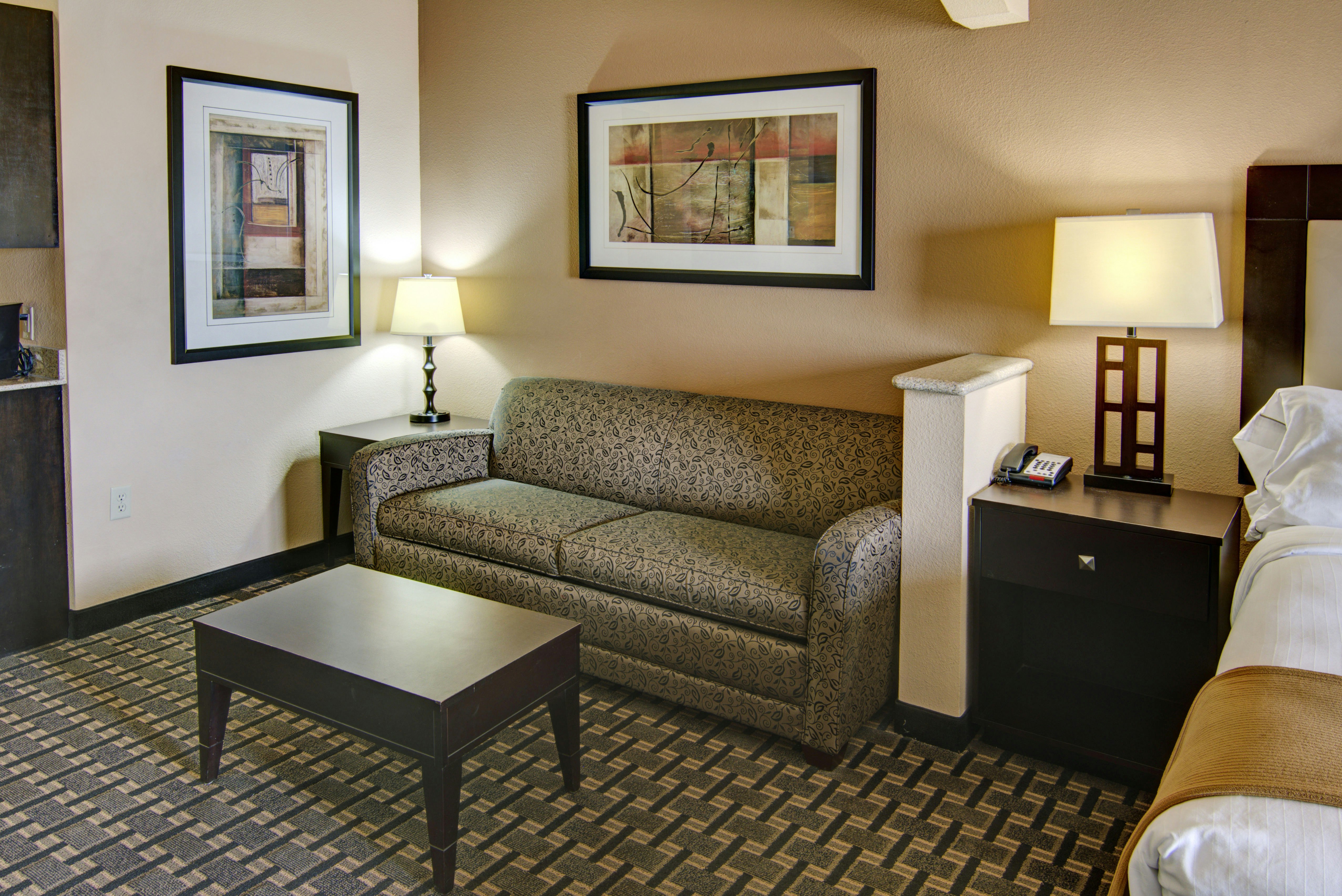 Holiday Inn Express Hotel and Suites Paris 24/30