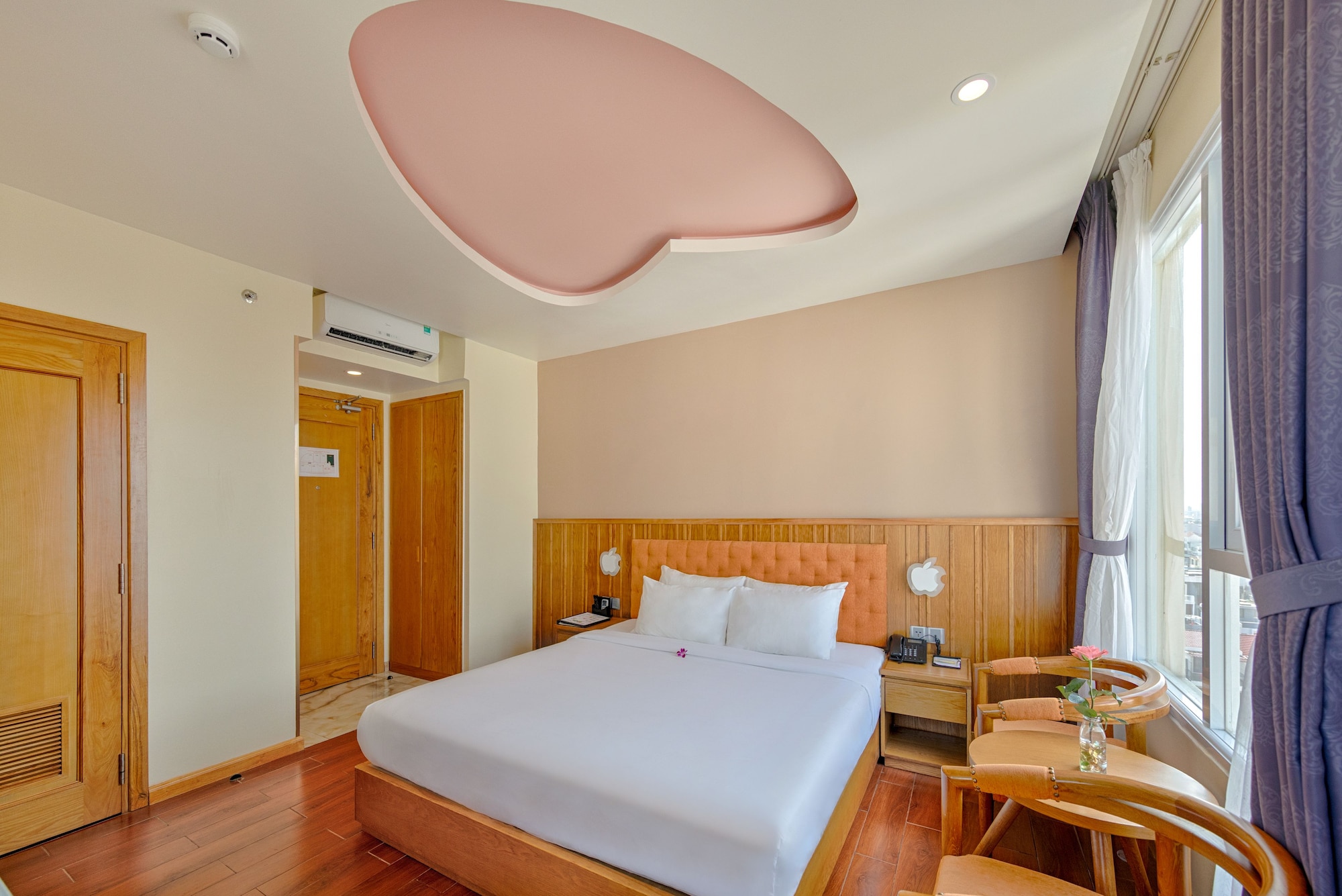 DELUXE, DOUBLE BED, CITY VIEW