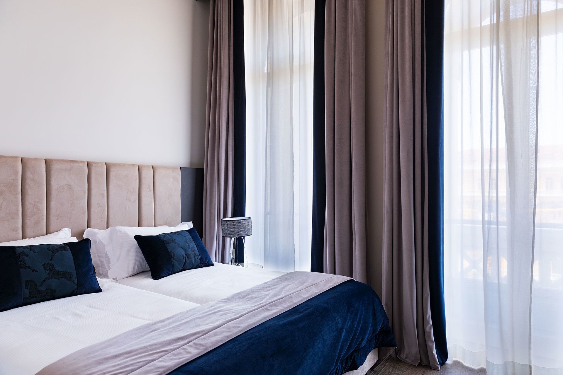 SUPERIOR, QUEEN BED, CITY VIEW, BALCONY