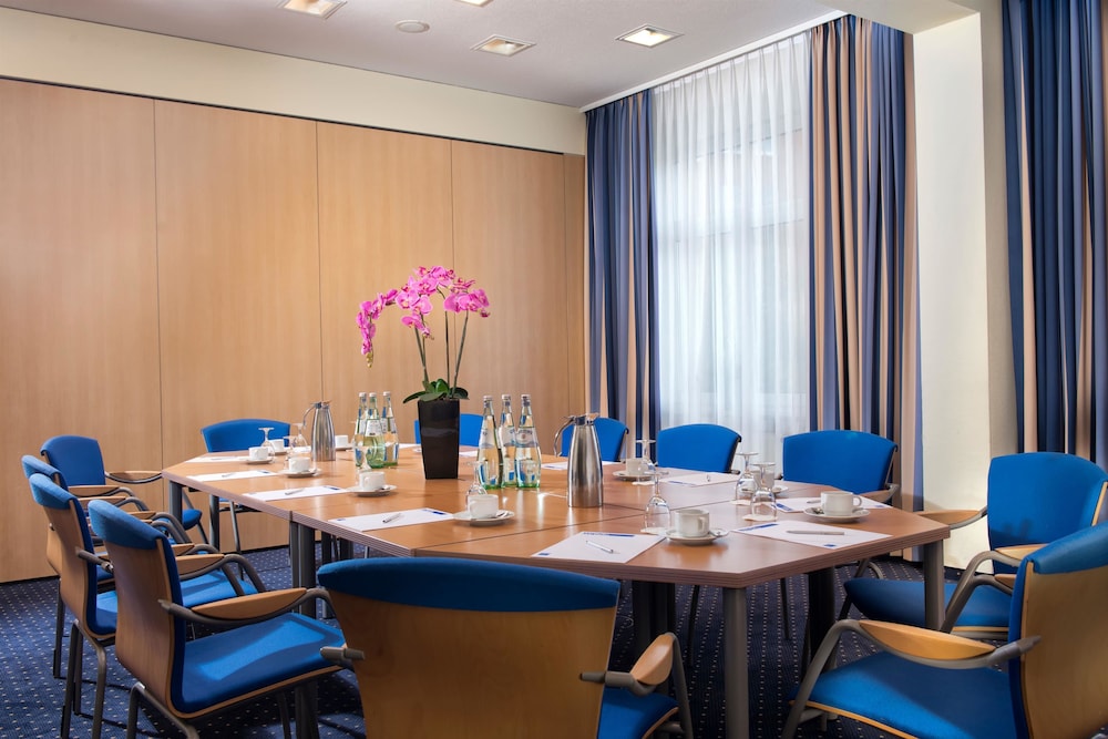 Tryp by Wyndham Luebeck Aquamarin 34/46