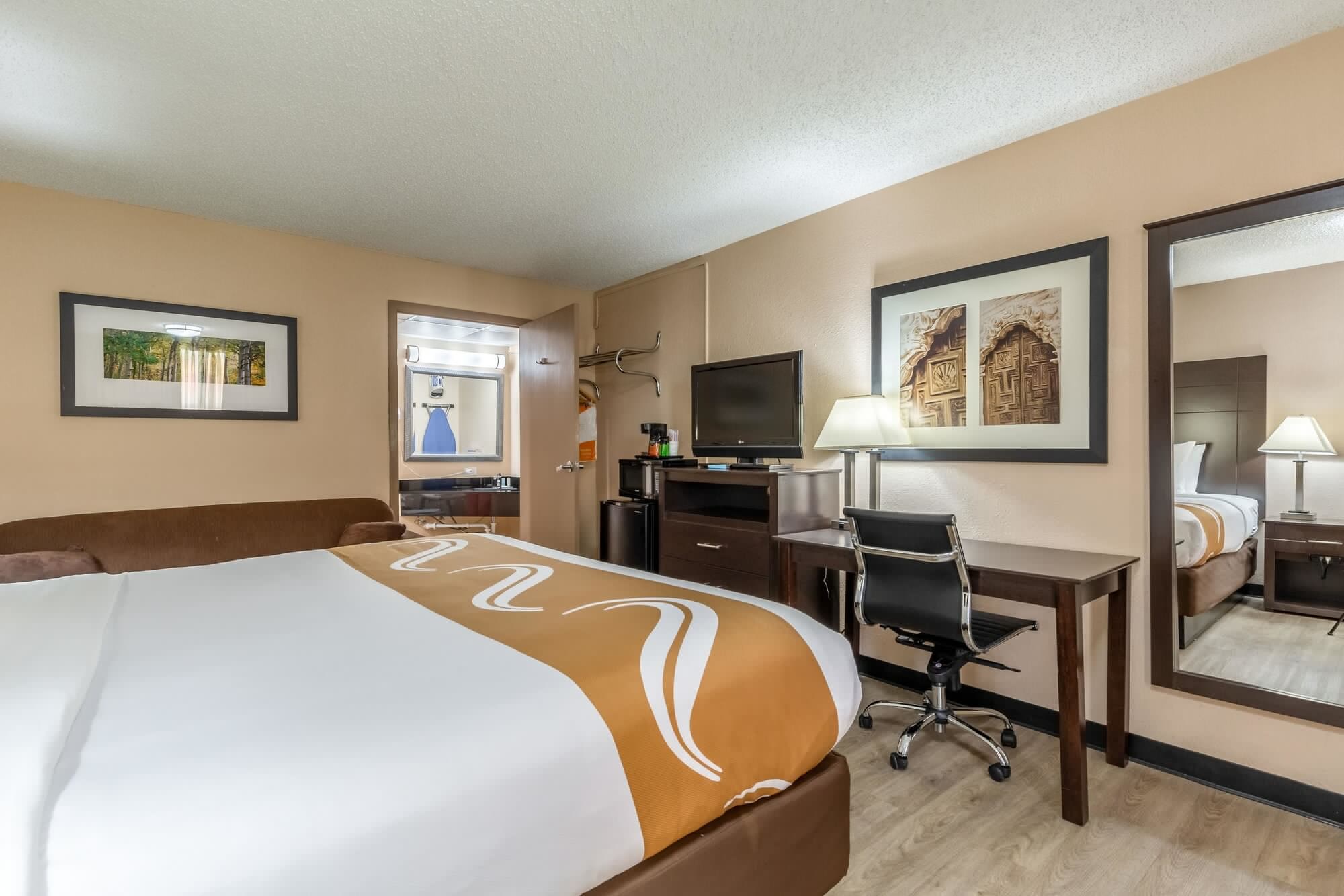 ROOM, KING BED, ACCESSIBLE