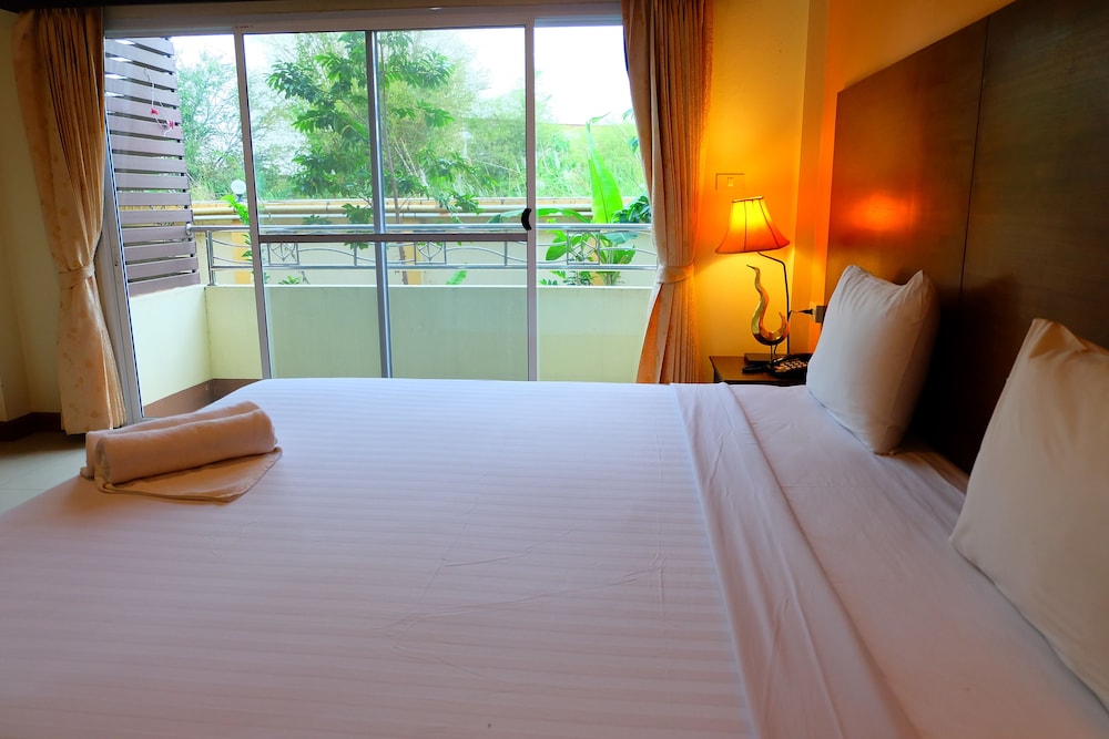 Baan Suanphet Resort 6/17