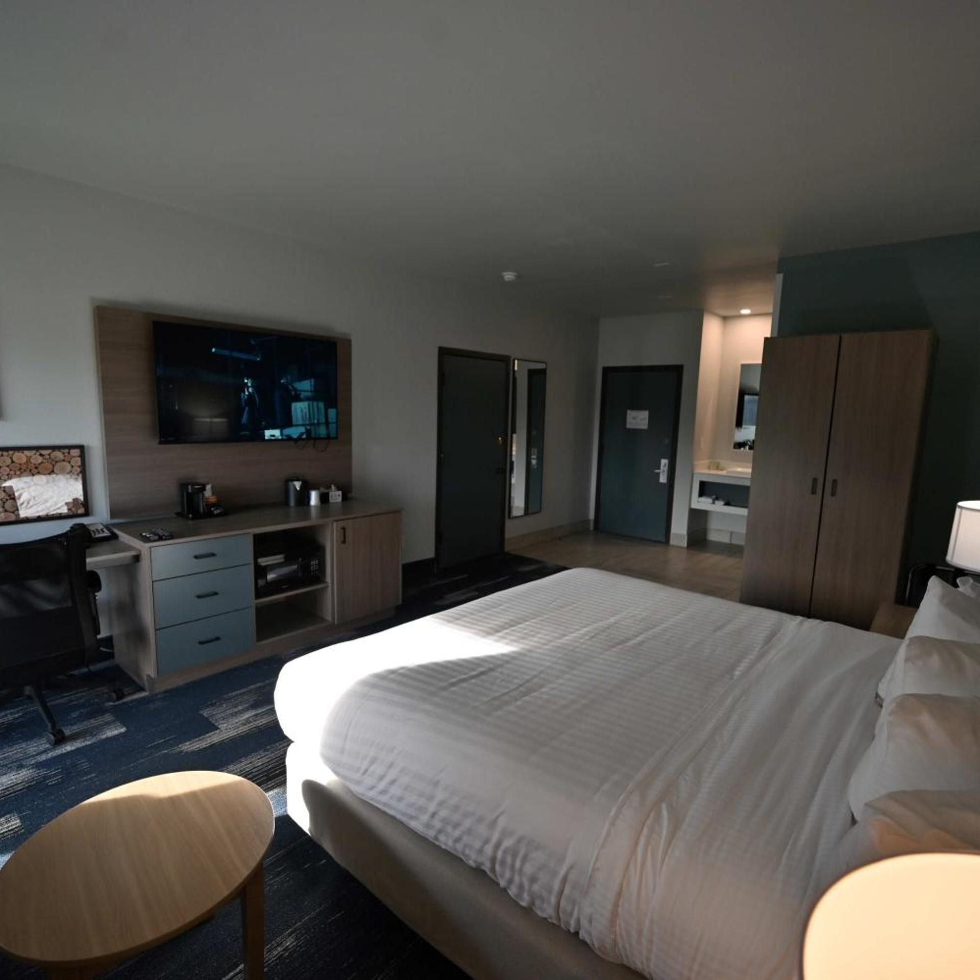 Room, King Bed, Water View