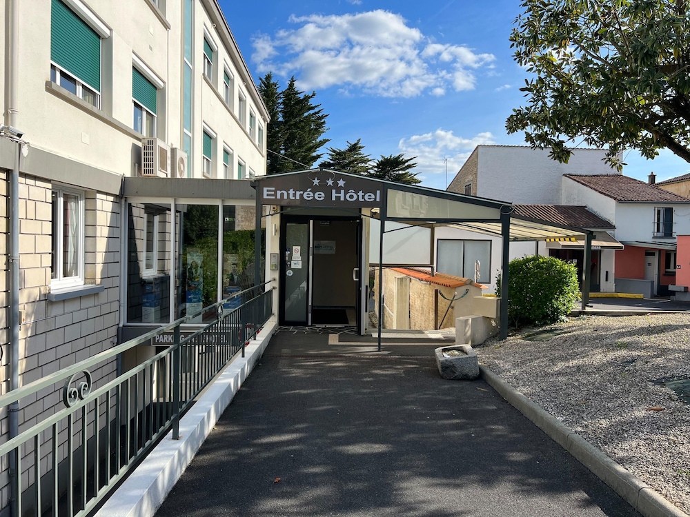 P Tit Dej Hotel Niort 47/58