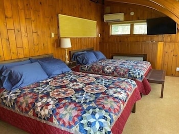 River, Lodge, 4 Queen Beds, Sofa