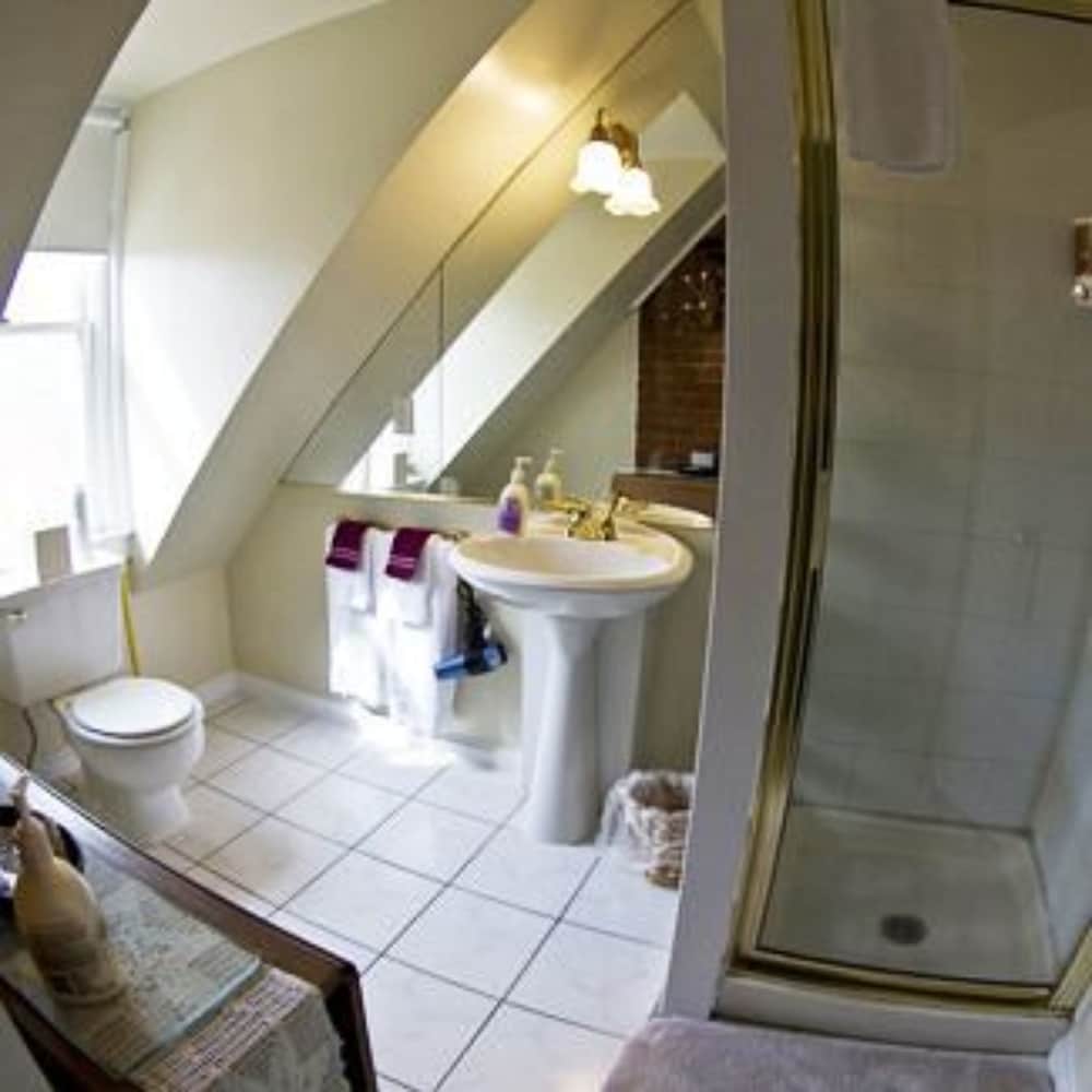 Queen Anne Bed And Breakfast 3/70