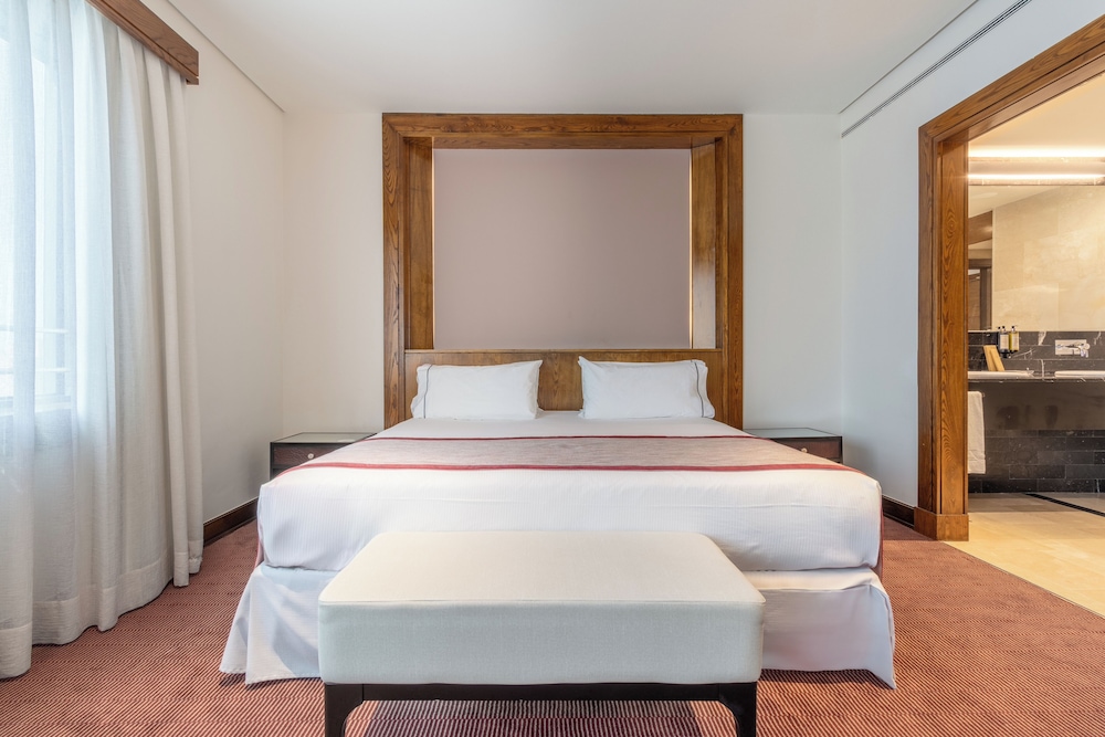 ROOM, QUADRUPLE