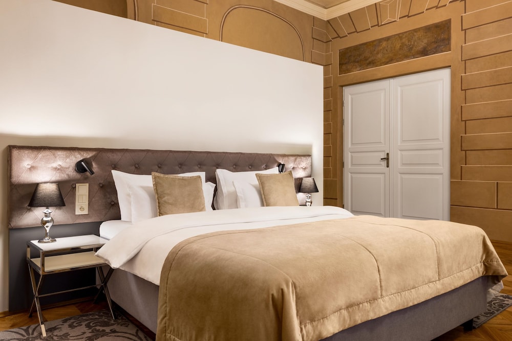 Historical, Deluxe, Suite, King Bed