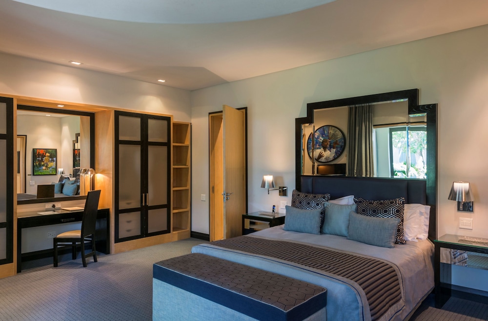 No. 5 Boutique Art Hotel 13/48