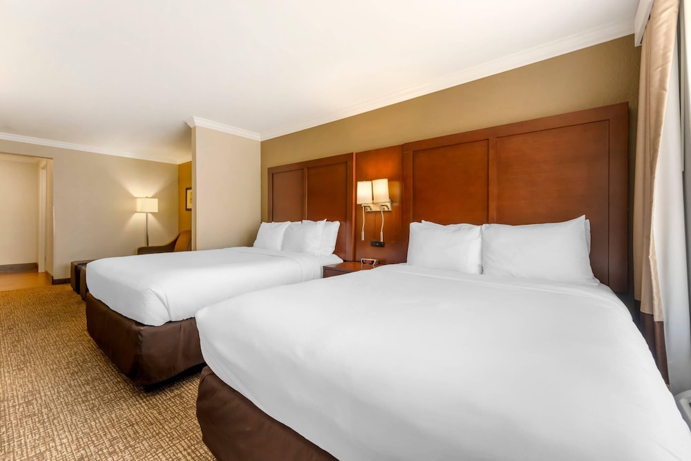 Suite, 2 Queen Beds, Sofa