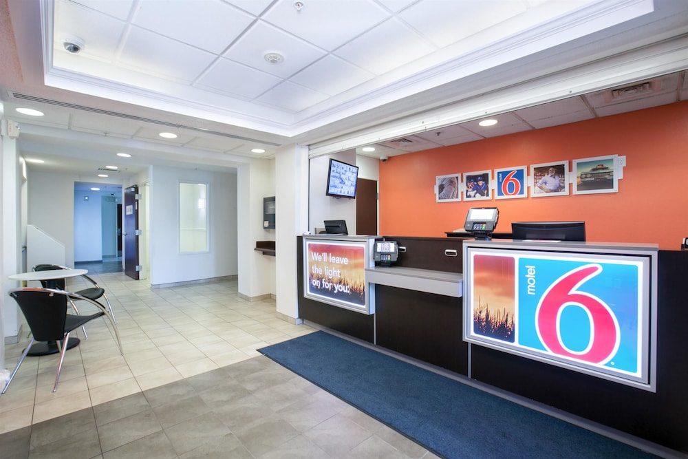 Motel6 Brooklyn Center, MN - Minneapolis 7/48