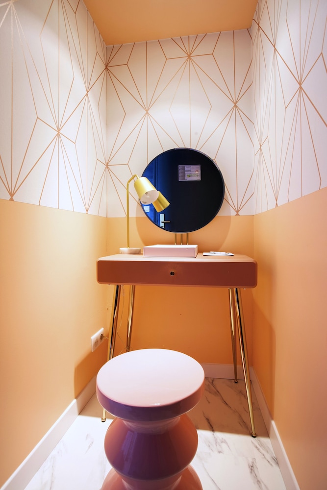 Hotel Mademoiselle 50/50