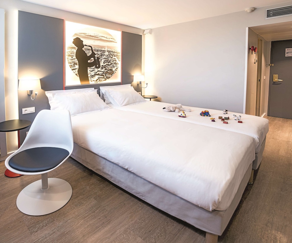 Kyriad Paris Nord Porte de Saint Ouen Formely Alliance Hotel Paris Porte de Saint Ouen 12/50