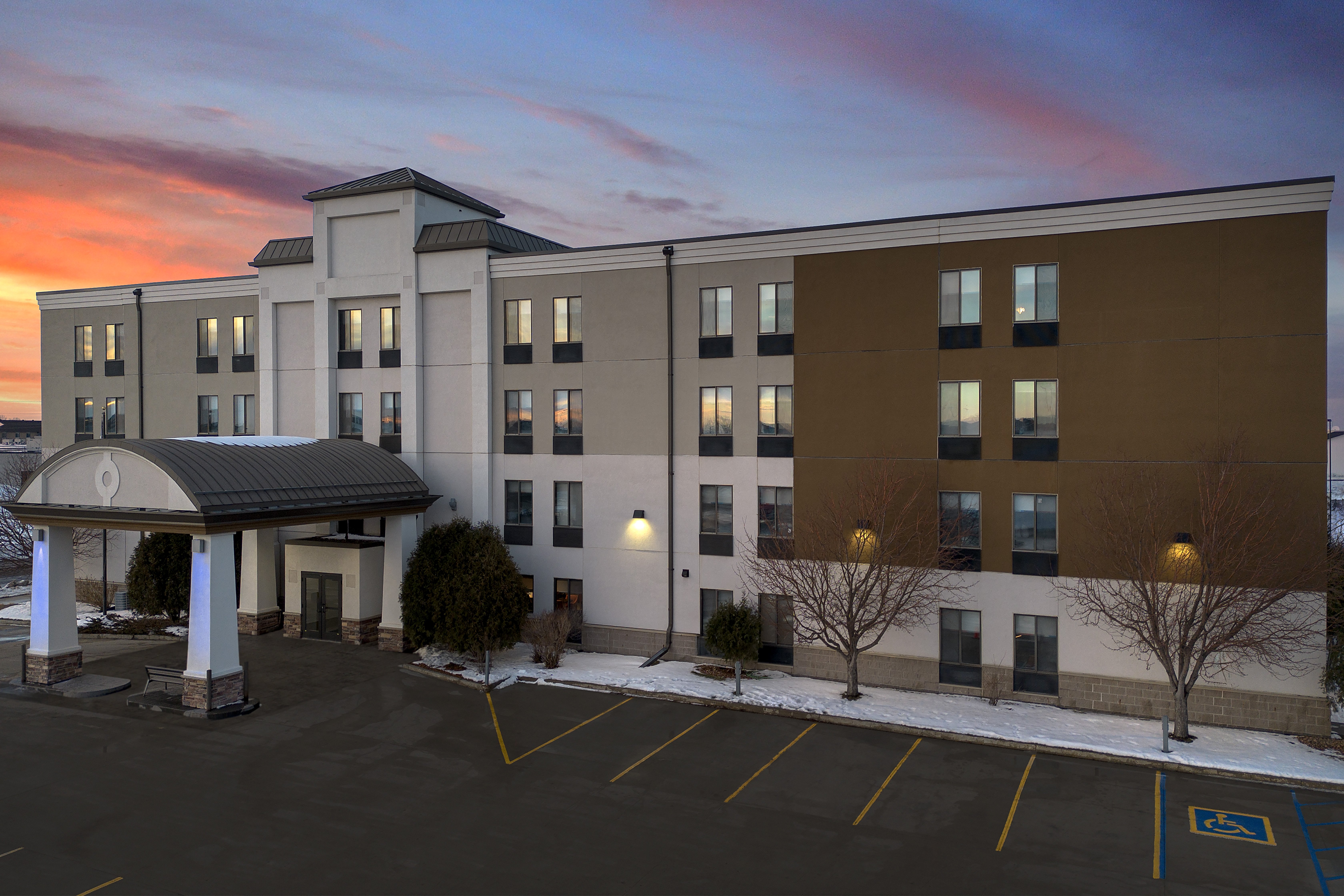 Holiday Inn Express Fargo-West Acres 4/70