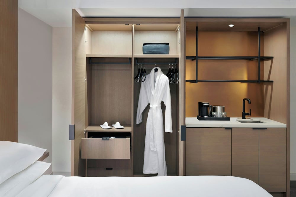 غرفة تنفيذية بسرير كينج، Kingston Market Square Hotel 4/4