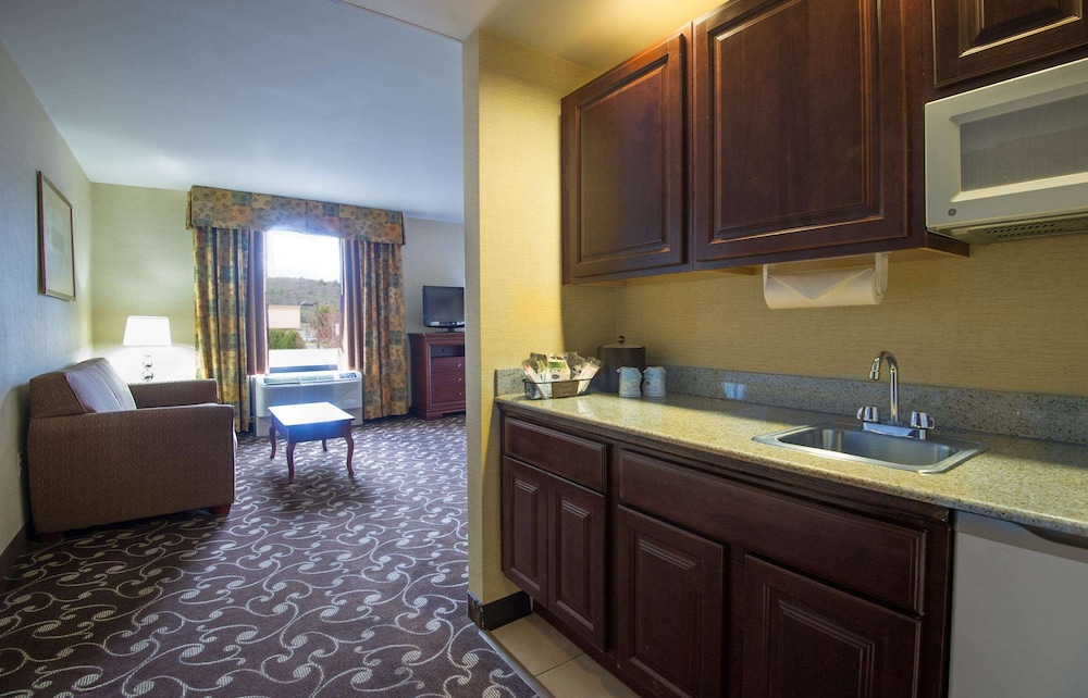 Hampton Inn Brattleboro 13/44