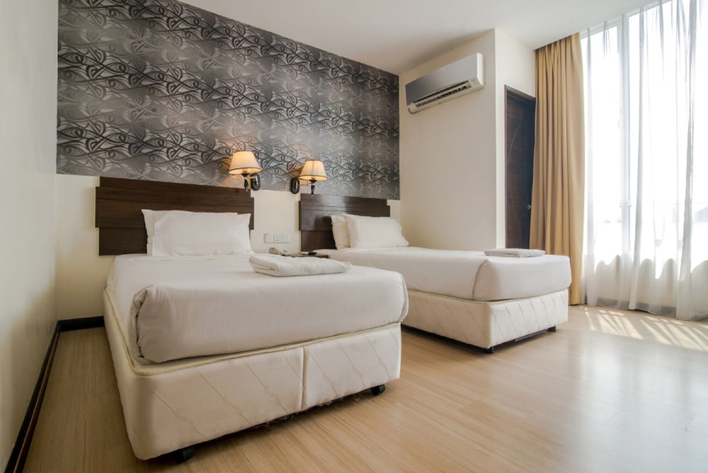 SUPERIOR, TWIN BEDS, CITY VIEW, BALCONY