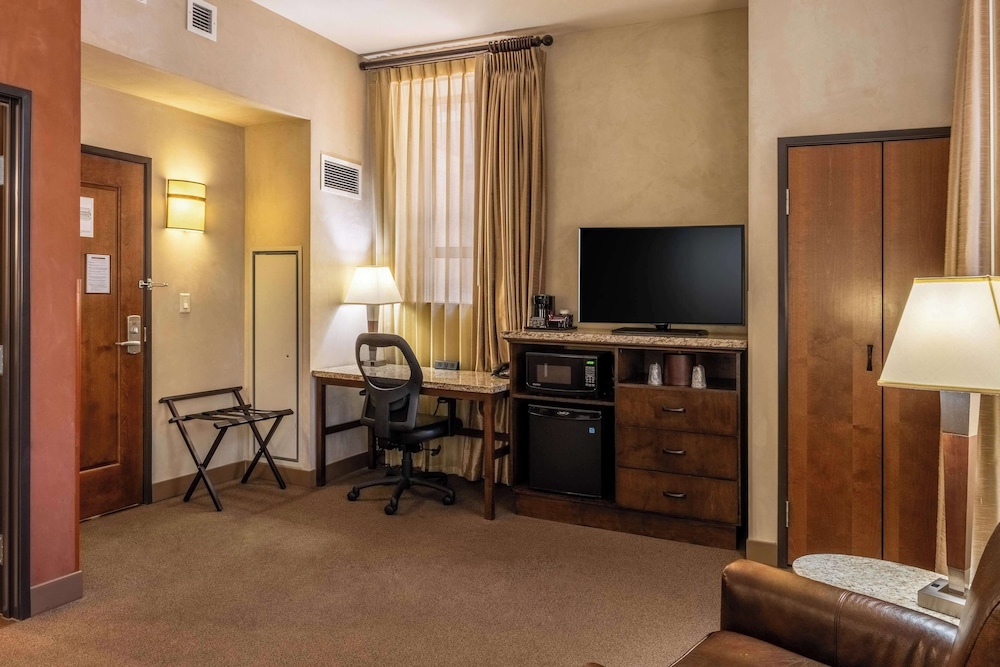 Drury Plaza Hotel In Santa Fe 40/50