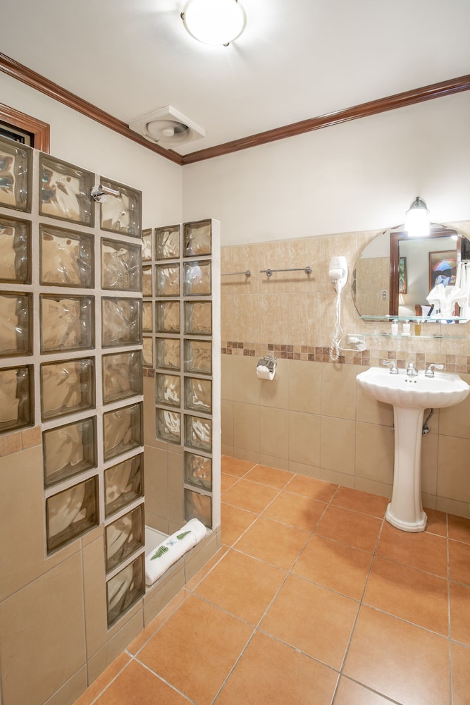 Hotel Casa Roland Golfito (ex Casa Roland Marina Resort) 19/72