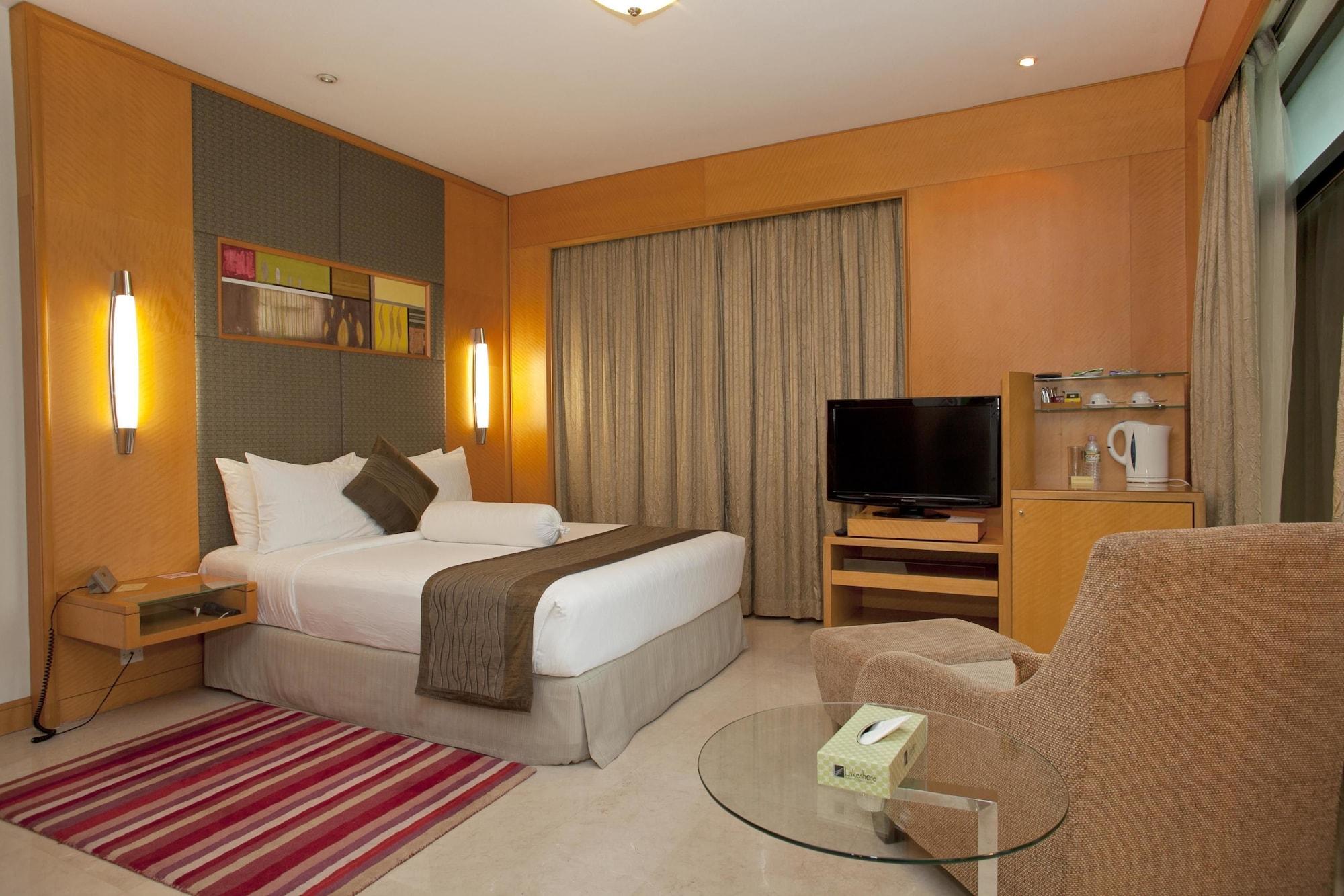 Lakeshore Hotel & Apartments 20/66