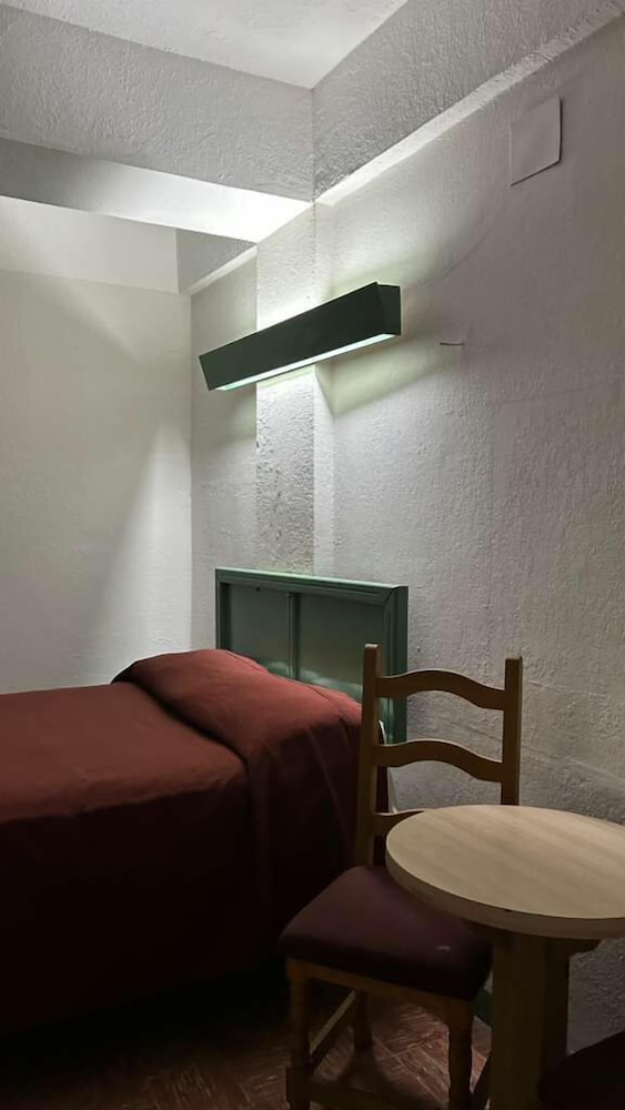 Hotel Correo 8/14