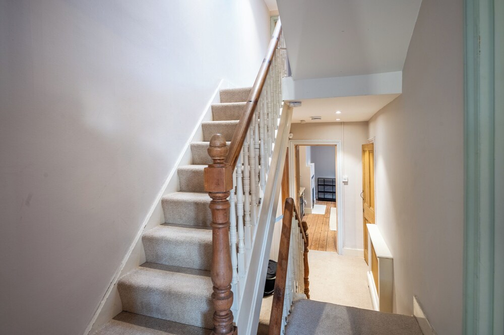 VESTO Three Bedroom Apartment in Clapham 12/26