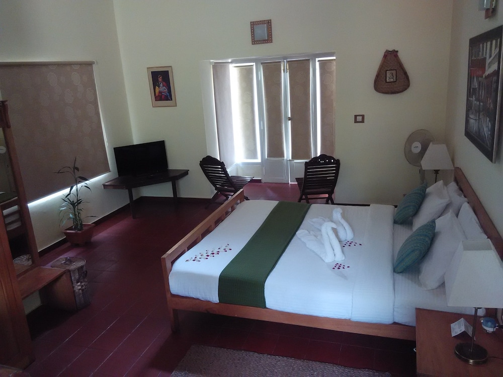 Ambady Estate 6/42