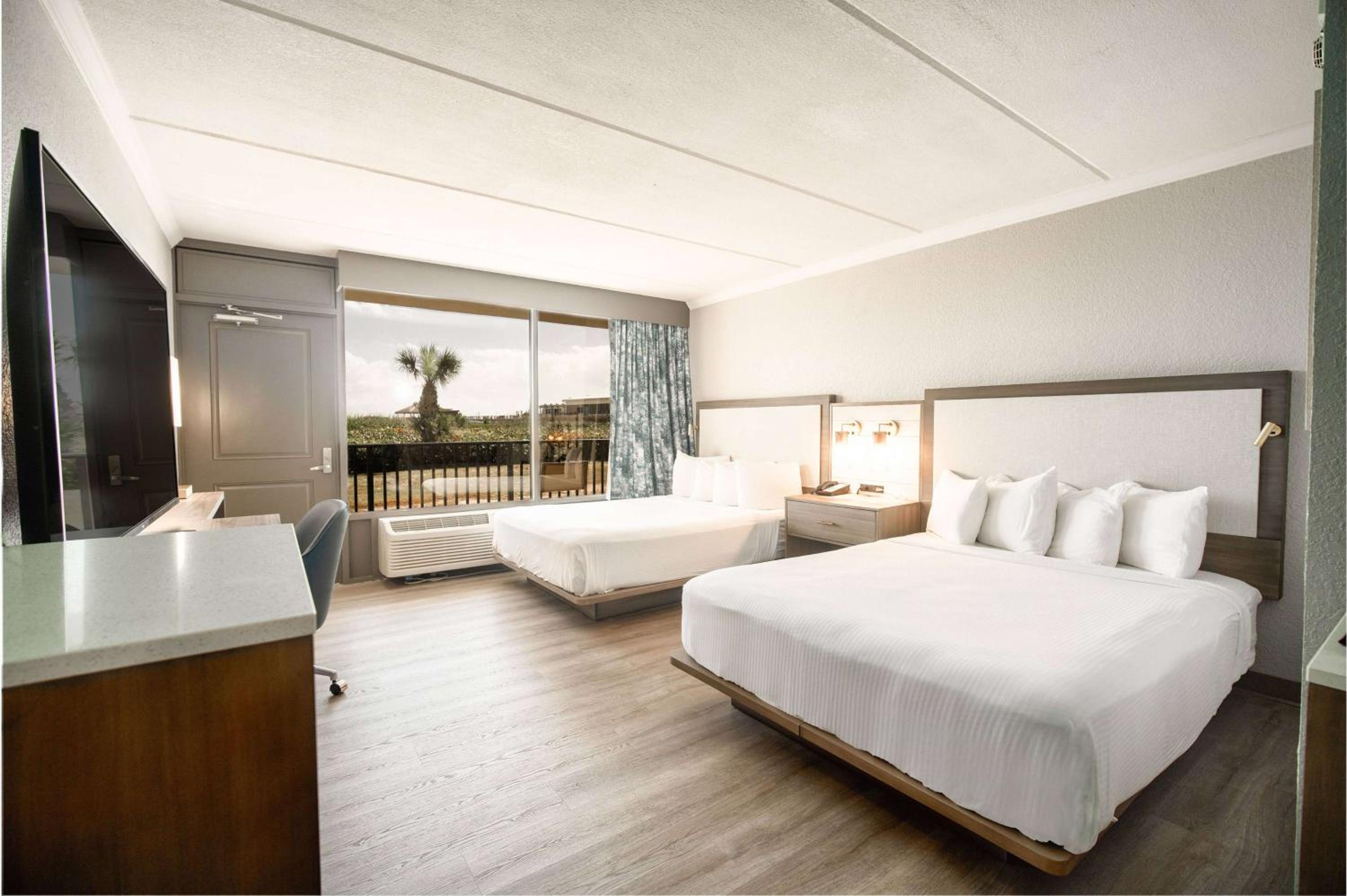 Sand, 2 Beds, Queen Bed, Dune View, Accessible