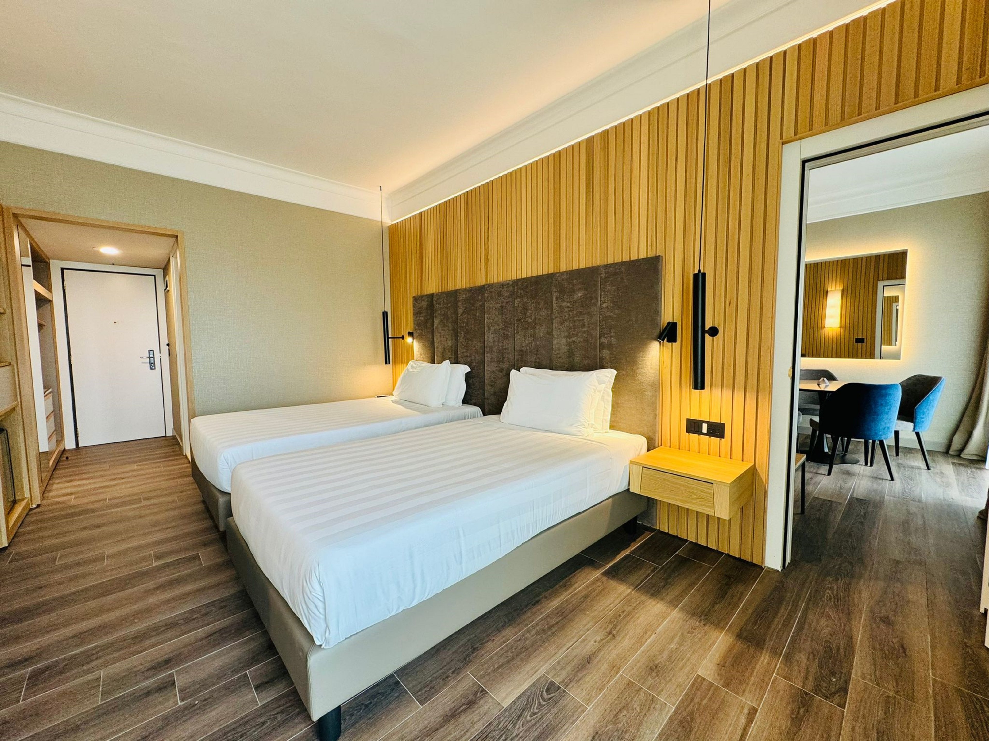 Crowne Plaza St Peter S 24/77