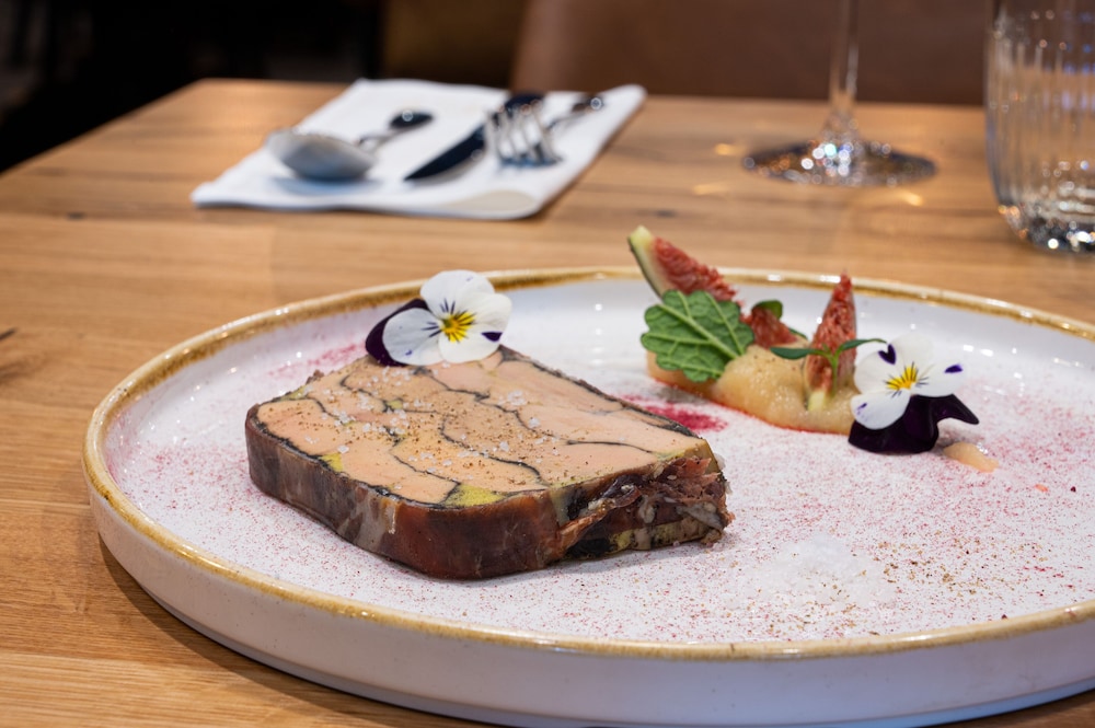 Le Levanna Hotel Restaurant 48/67