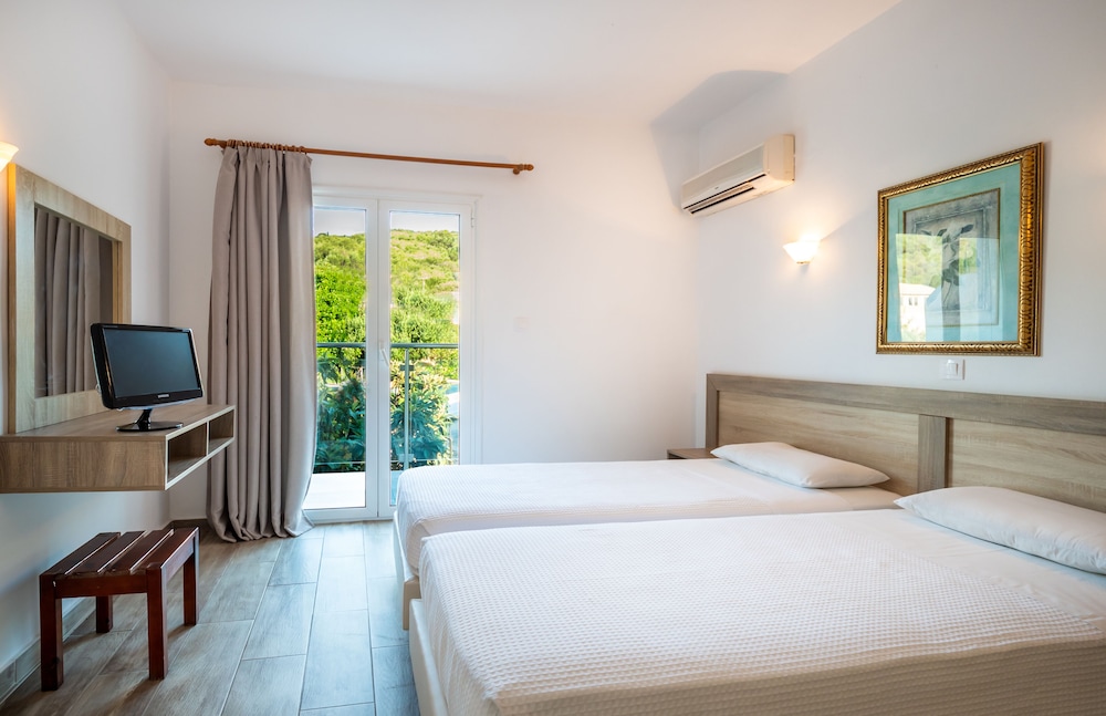 Pelagos Hotel 8/40