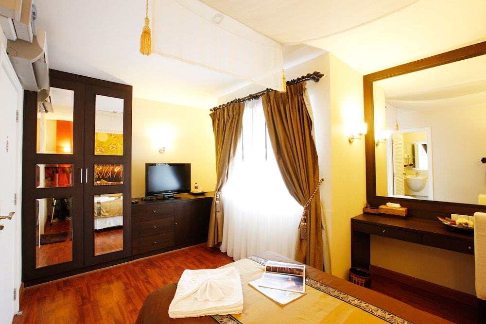 Mirth Sathorn Hotel 20/39