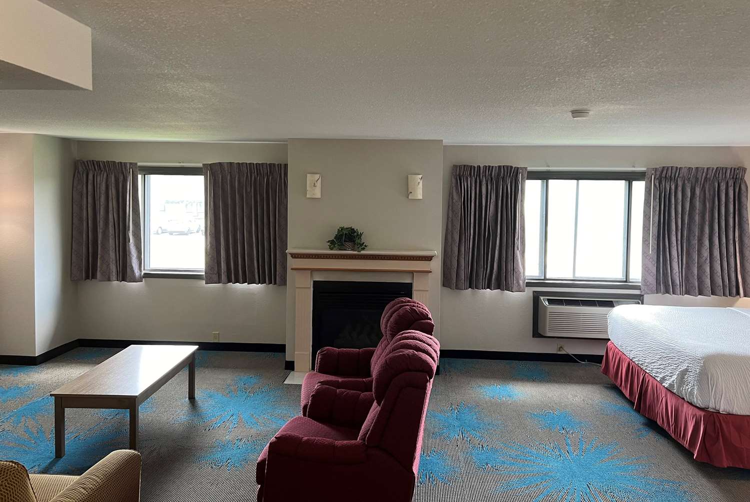 Days Inn & Suites By Wyndham Des Moines Airport 19/40