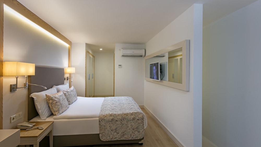 Glamour Resort Spa 21/70