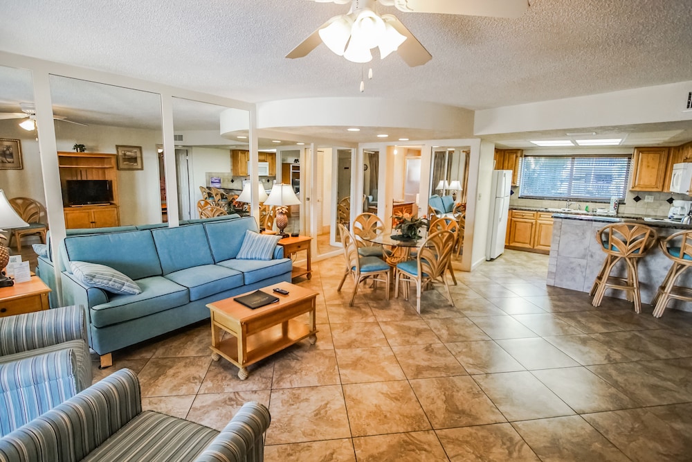 Coral Reef Beach Resort 22/32