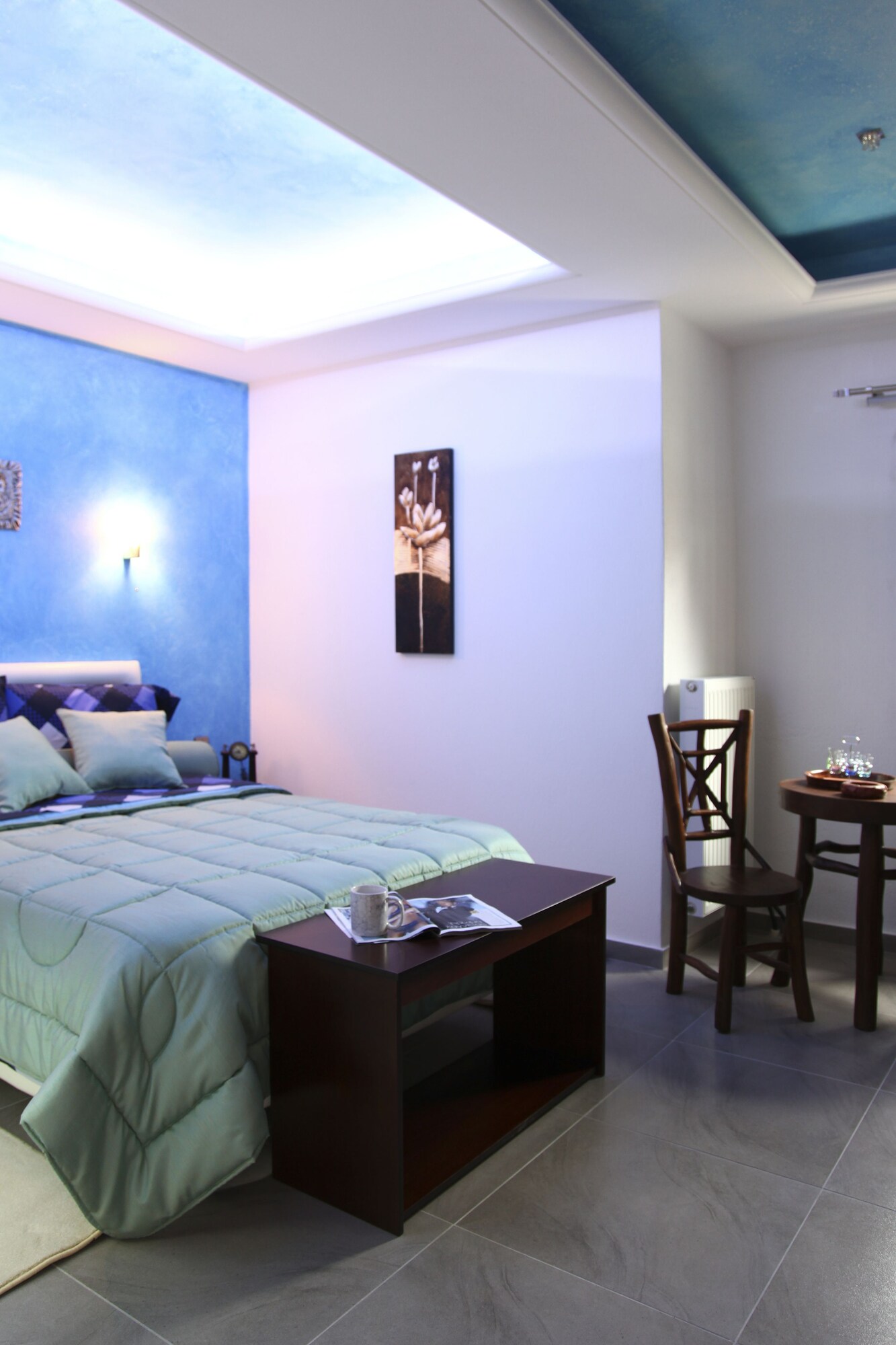 SUPERIOR, STUDIO, QUEEN BED, CITY VIEW