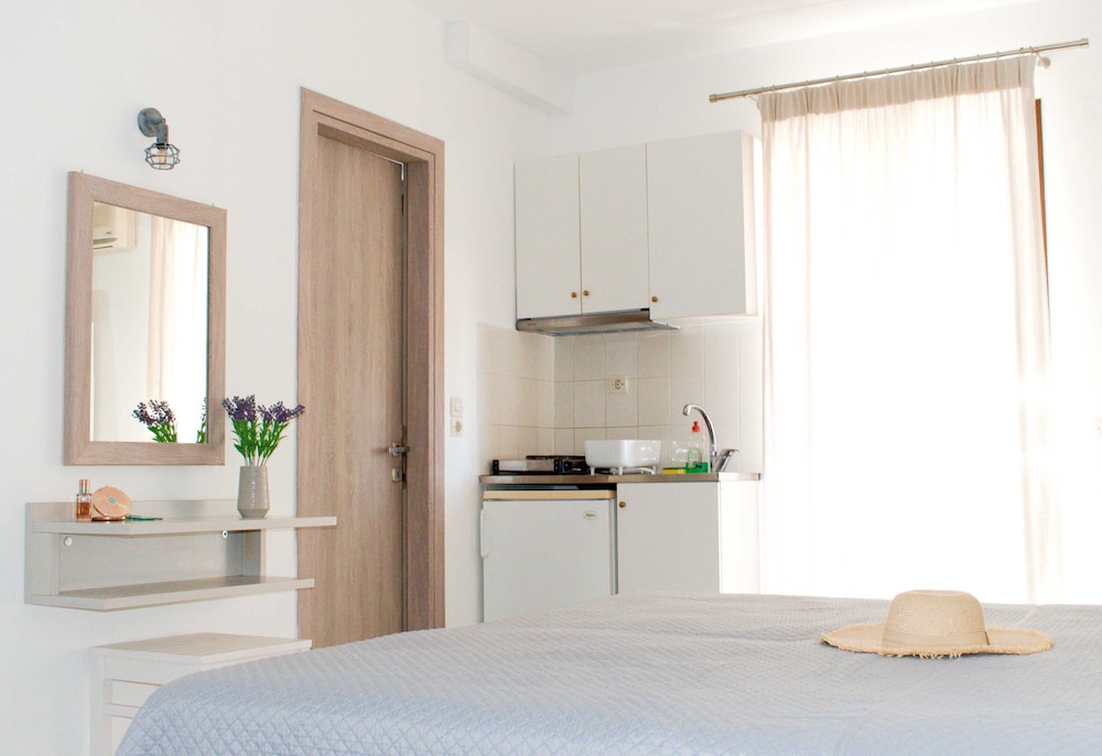 Petros Studios and Suites 40/81