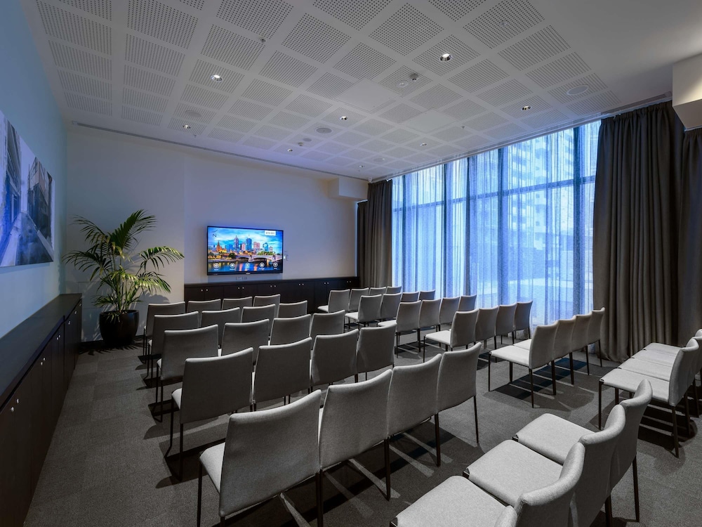 Novotel Melbourne Central Hotel 60/71