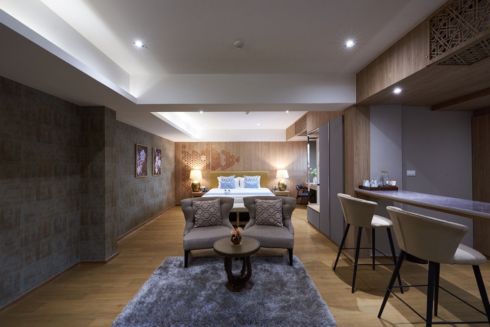 Almas Hotel Bangkok 57/65