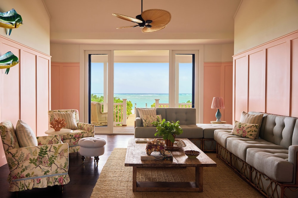 CORAL SANDS HOTEL 55/77