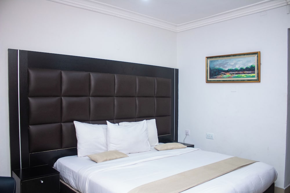 Mayors Diplomat Suites Opebi 19/48
