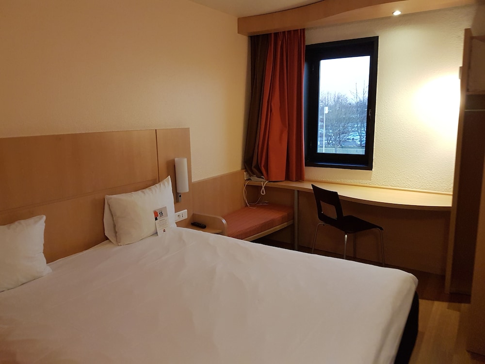 HOTEL IBIS Evry Courcouronnes 12/48