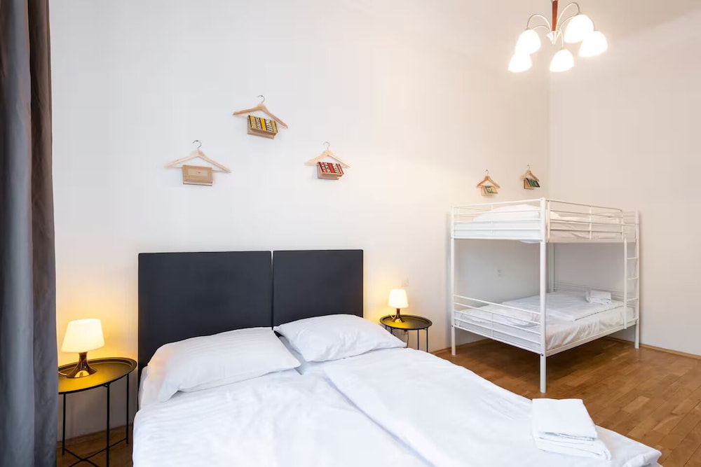 Mezzanine, 2 Bedrooms, Exclusive, Apartment, 5 Beds, Bunk Bed, Sofa، Hybernska Apartments 5/10