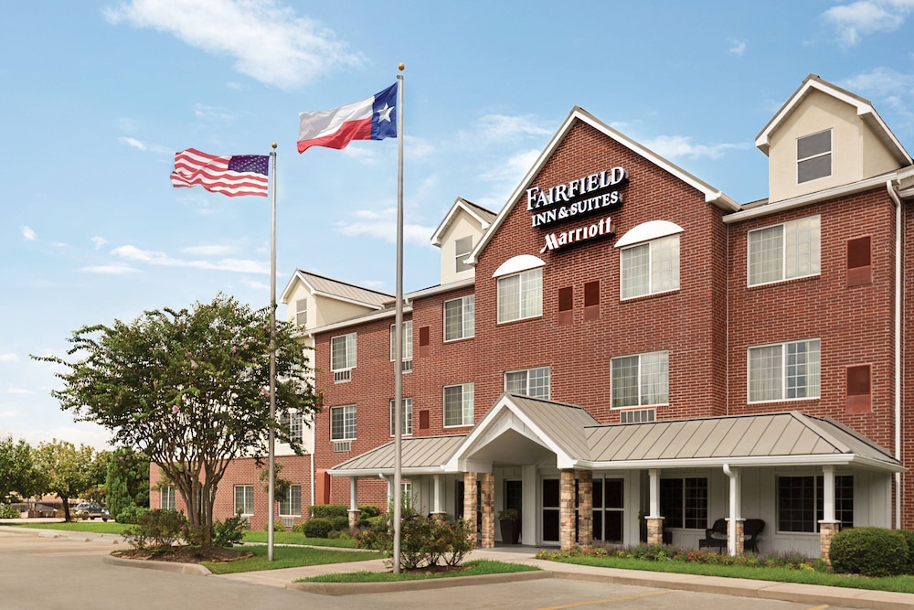 FAIRFIELD INN SUITES HOUSTON THE WOODLANDS