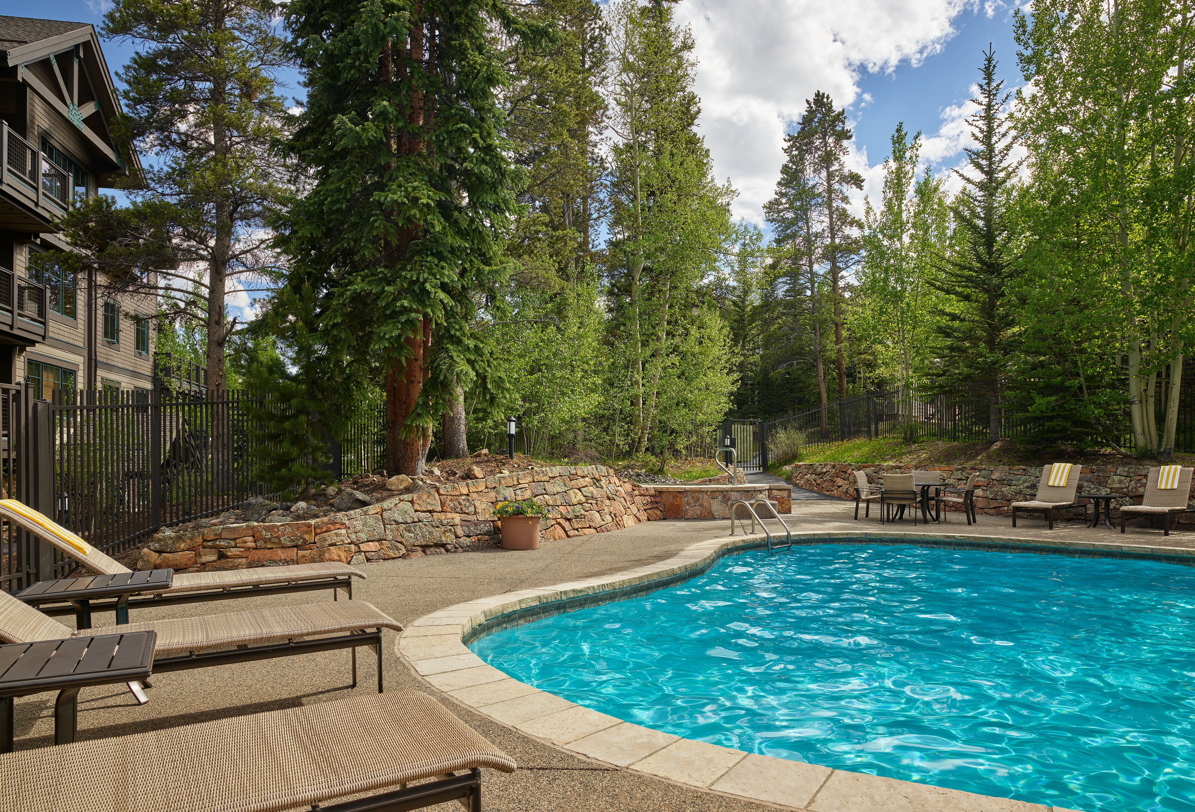 Mountain Thunder Lodge 75/80