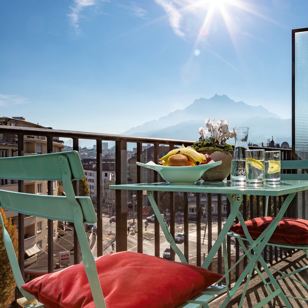Cascada Boutique Hotel 64/72