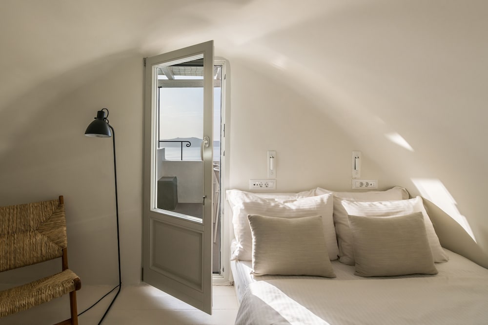 Enigma Apartment 50/50