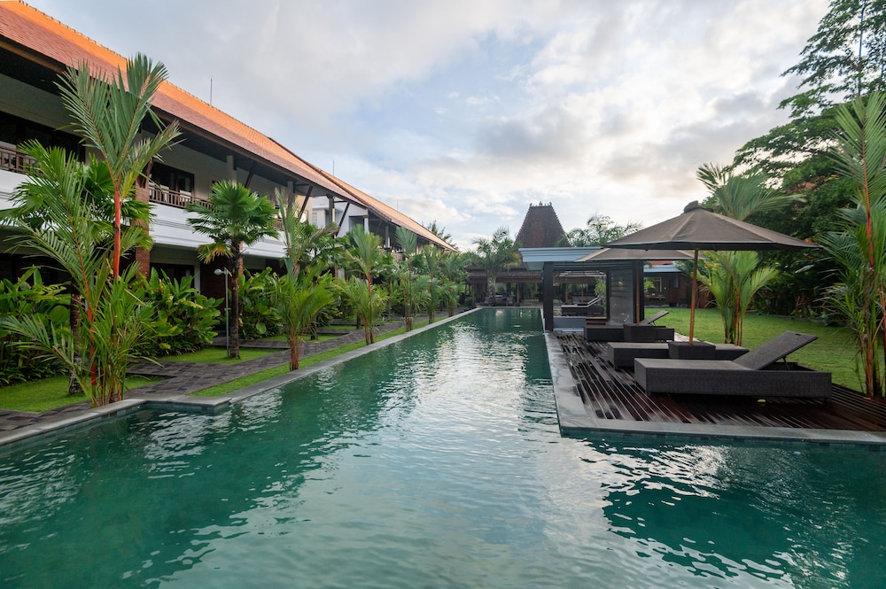 Griya Shanti Suites 34/37